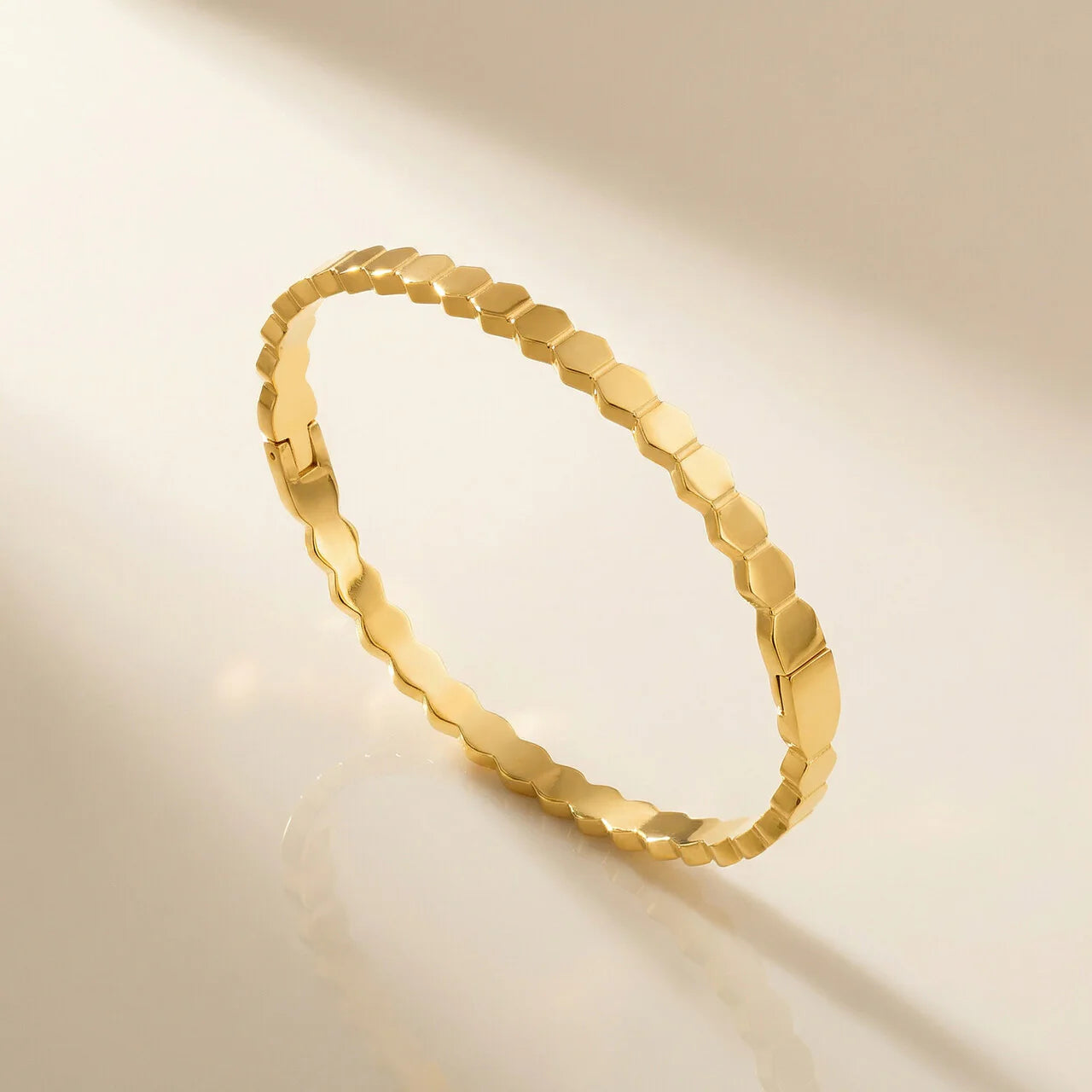 Brățară Fagure placată cu aur 18K – 6.2 cm - In picioare in lumina